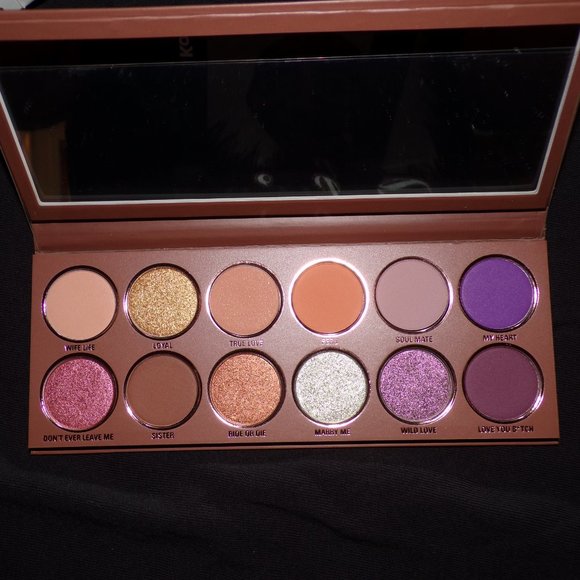 Kylie X Jordyn Collection Bundle ~ Eyeshadow, Highlighter  Kylie & Jordyn powder palette